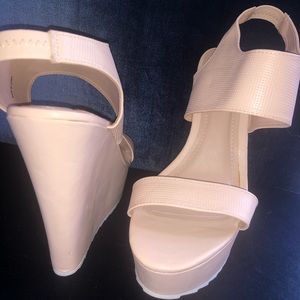 Steve Madden nude wedges